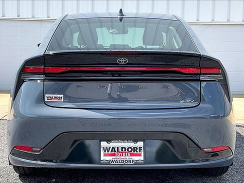 Used 2025 Toyota Prius XLE FWD image 5