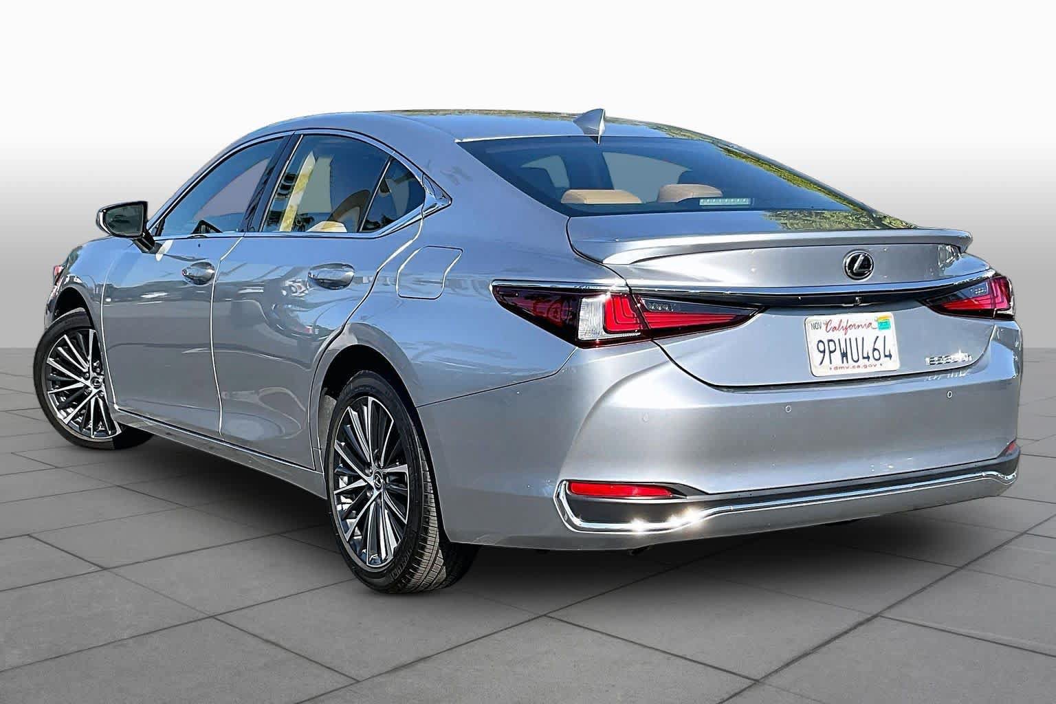 Used 2025 Lexus ES 300h w/ Premium Package FWD image 11