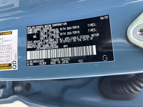 Certified 2025 Toyota 4Runner TRD Off-Road Premium image 36