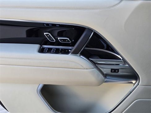 New 2025 Land Rover Range Rover SE image 15