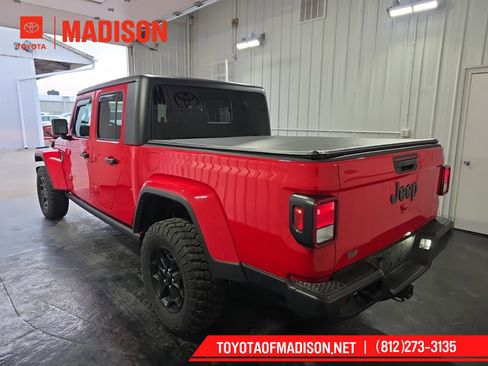Used 2022 Jeep Gladiator Willys image 2