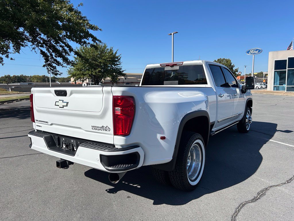 Used 2025 Chevrolet Silverado 3500 High Country w/ Technology Package AWD/4WD image 7