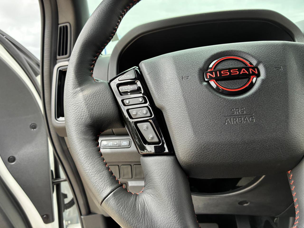 Used 2026 Nissan Frontier PRO-4X AWD/4WD image 22