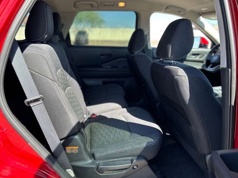 Used 2024 Nissan Pathfinder SV w/ Black Appearance Package image 12