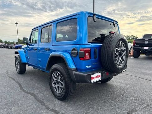 Used 2025 Jeep Wrangler Unlimited Sahara AWD/4WD image 14