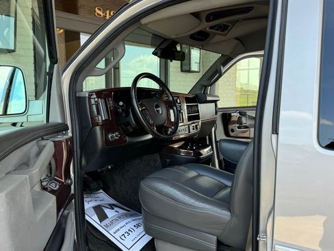 Used 2019 GMC Savana 2500 RWD image 22