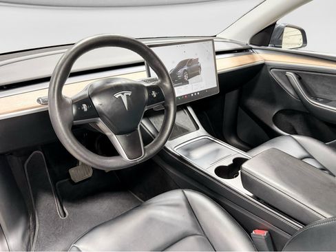 Used 2024 Tesla Model Y Long Range AWD/4WD image 16