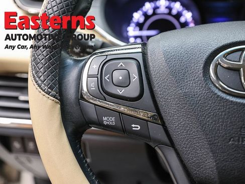 Used 2017 Toyota Avalon Limited w/ All Weather Liner Package FWD image 15