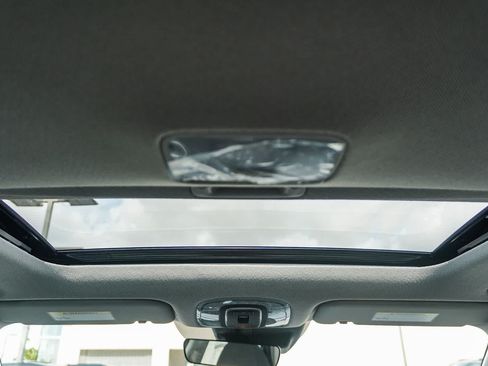 Certified 2025 Hyundai Elantra SEL FWD image 17