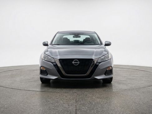 Used 2025 Nissan Altima 2.5 SV FWD image 2