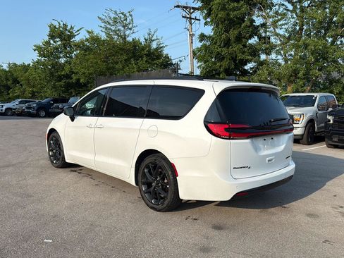 Used 2025 Chrysler Pacifica Limited FWD image 5