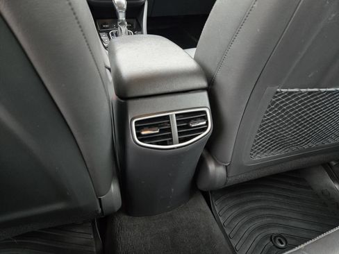 Used 2019 Hyundai Ioniq Limited FWD image 14