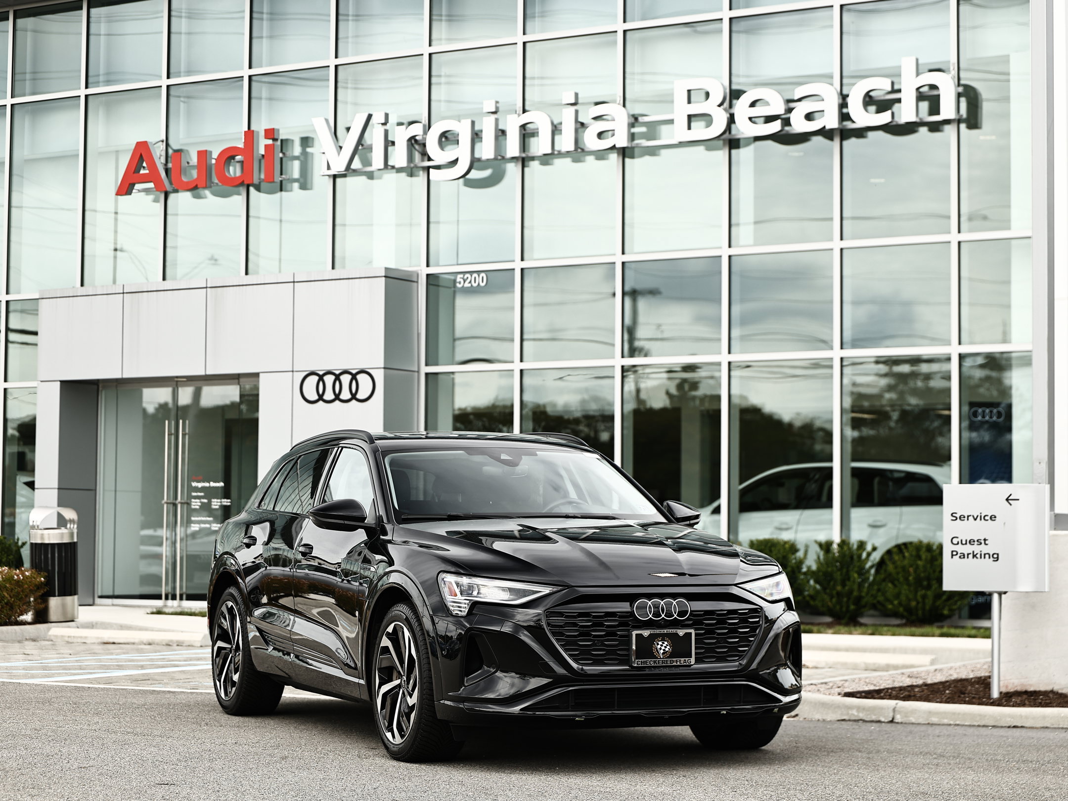 Used 2024 Audi Q8 e-tron Premium Plus w/ Premium Plus Package AWD/4WD image 1