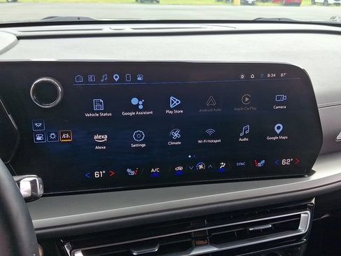 Used 2024 Chevrolet Traverse LT FWD image 18