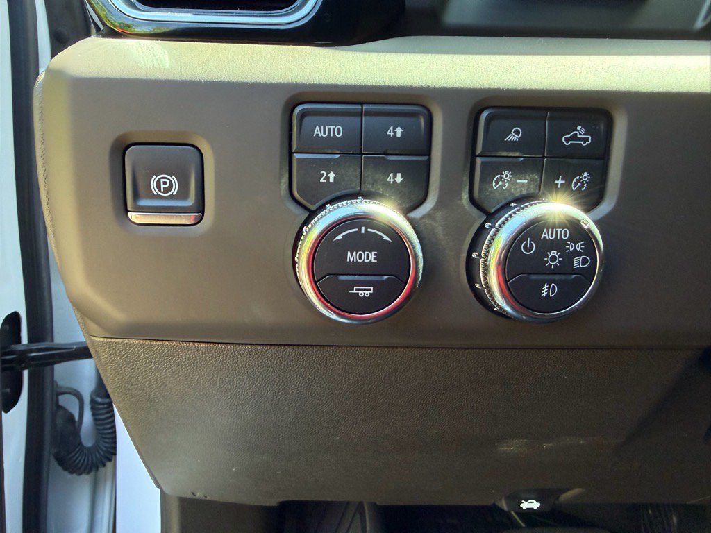 Used 2025 GMC Sierra 3500 Denali w/ Denali Reserve Package AWD/4WD image 31