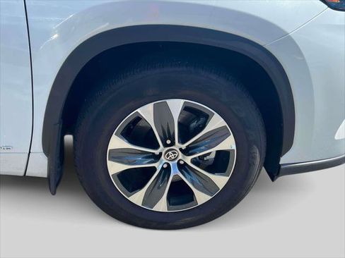 Certified 2026 Toyota Highlander XLE AWD/4WD image 12