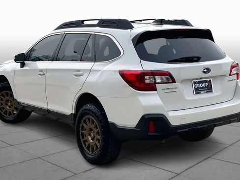 Used 2019 Subaru Outback 2.5i Premium image 11