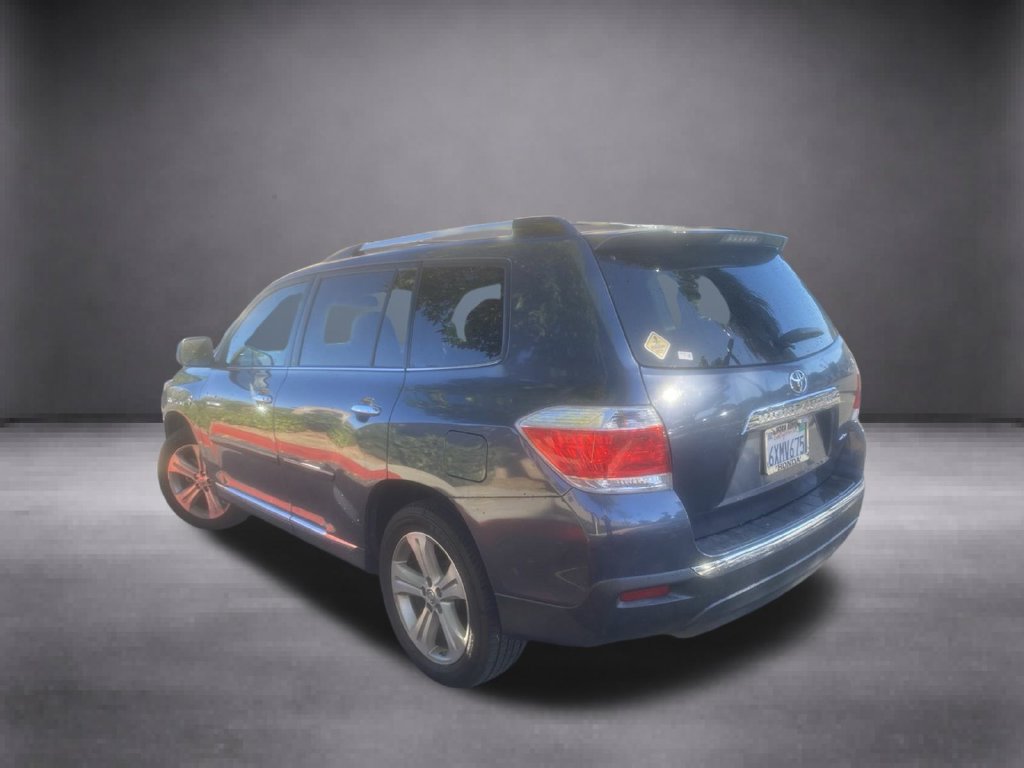 Used 2012 Toyota Highlander Limited w/ Tow Pkg AWD/4WD image 4
