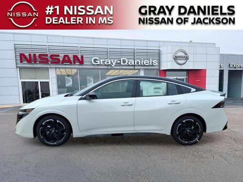 New 2026 Nissan Sentra SR w/ Floor Mat Package FWD image 4