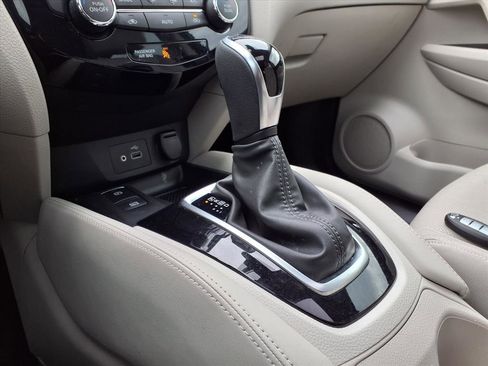 Used 2019 Nissan Rogue Sport SL w/ Premium Package image 12