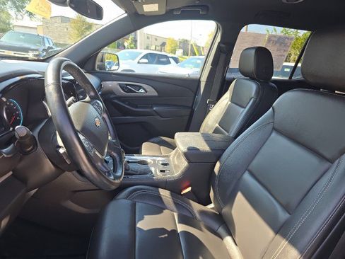 Used 2023 Chevrolet Traverse LT image 22