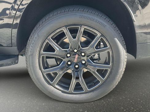 Used 2026 GMC Yukon Denali w/ Advanced Technology Package AWD/4WD image 13