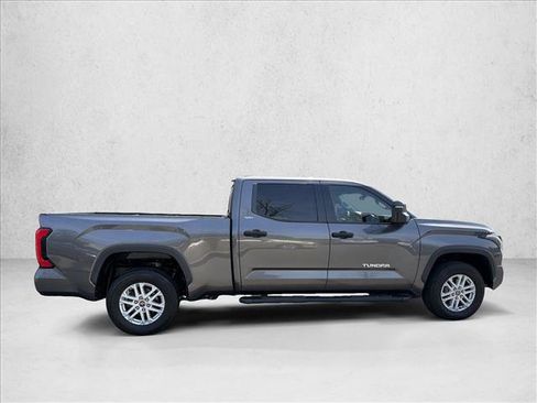 Used 2022 Toyota Tundra SR5 w/ SR5 Convenience Package AWD/4WD image 4