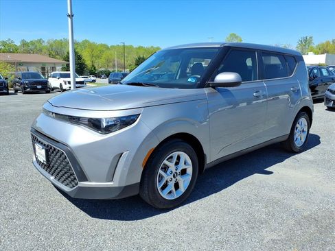 Used 2024 Kia Soul LX w/ Option Group 015 FWD image 8