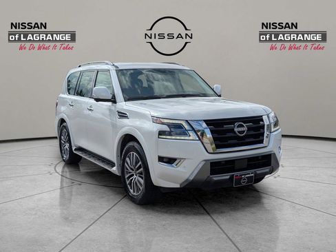 Used 2023 Nissan Armada SL w/ Captain's Chairs Package image 3