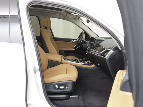 Used 2024 BMW X7 xDrive40i w/ Climate Comfort Package AWD/4WD image 18