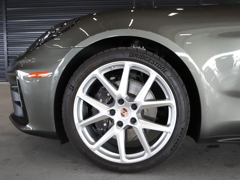 Certified 2025 Porsche Panamera image 28