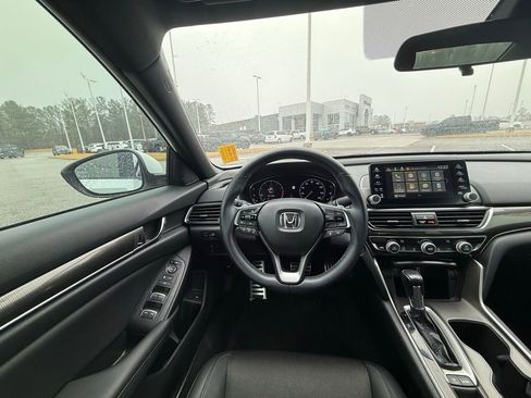 Used 2019 Honda Accord Sport image 13