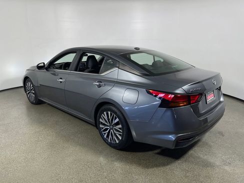 Used 2024 Nissan Altima 2.5 SV image 5