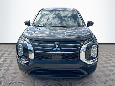 New 2026 Mitsubishi Outlander ES image 2