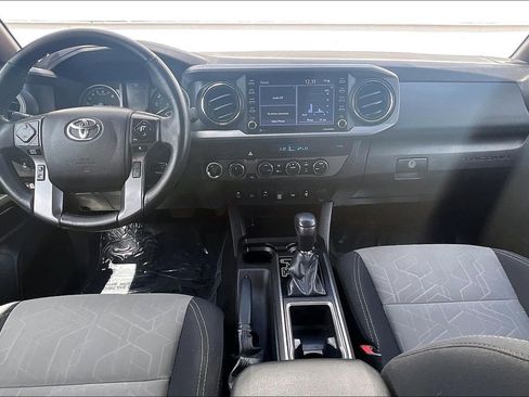 Used 2022 Toyota Tacoma TRD Off-Road w/ Technology Package image 19
