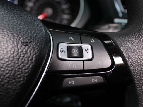 Used 2018 Volkswagen Tiguan S image 16