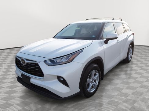 Used 2020 Toyota Highlander LE image 7