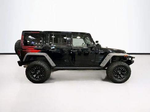 Used 2017 Jeep Wrangler Unlimited Sahara AWD/4WD image 5
