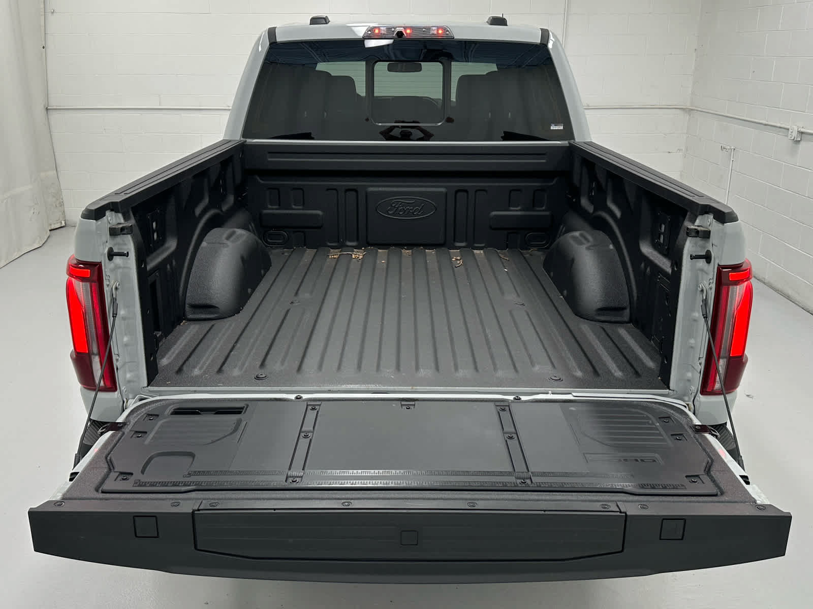 Used 2026 Ford F150 Raptor w/ Equipment Group 803A Raptor R AWD/4WD image 39