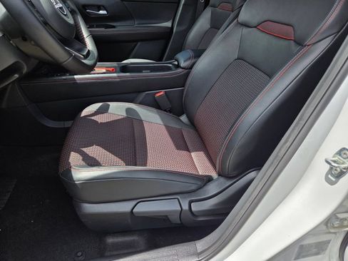 Used 2025 Nissan Kicks SR FWD image 10