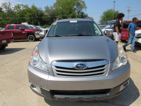 Used 2011 Subaru Outback 2.5i Premium w/ All-Weather Pkg AWD/4WD image 2