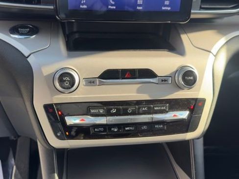 Used 2023 Ford Explorer XLT w/ Equipment Group 202A image 17