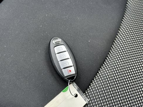 Used 2017 Nissan Pathfinder SV image 31