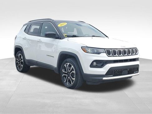 Used 2023 Jeep Compass Limited AWD/4WD image 3
