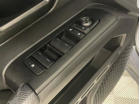 Certified 2025 Toyota Tacoma SR5 AWD/4WD image 18