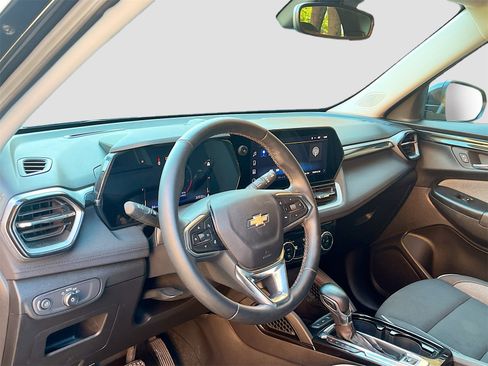 Used 2024 Chevrolet TrailBlazer LT w/ Convenience Package image 9