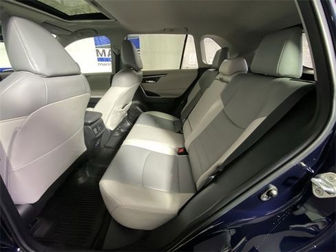 Used 2022 Toyota RAV4 XLE Premium image 31