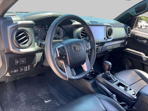 Used 2022 Toyota Tacoma TRD Sport w/ TRD Premium Sport Package RWD image 18