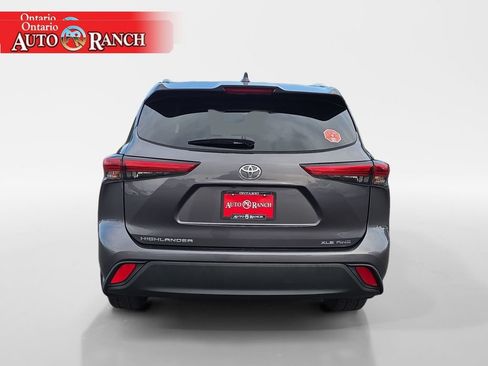 Used 2023 Toyota Highlander XLE AWD/4WD image 4