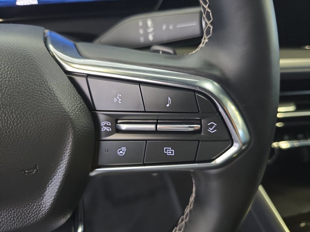 Used 2024 Chevrolet Traverse LT FWD image 20